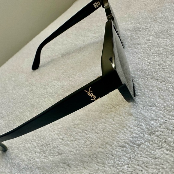 Chic Black Sunglasses main image 9